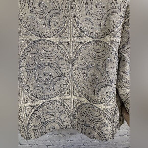 Chico’s Silver Beige Convertible Faux-fur Cuff Classic Jacquard Jacket Size M - Picture 9 of 12